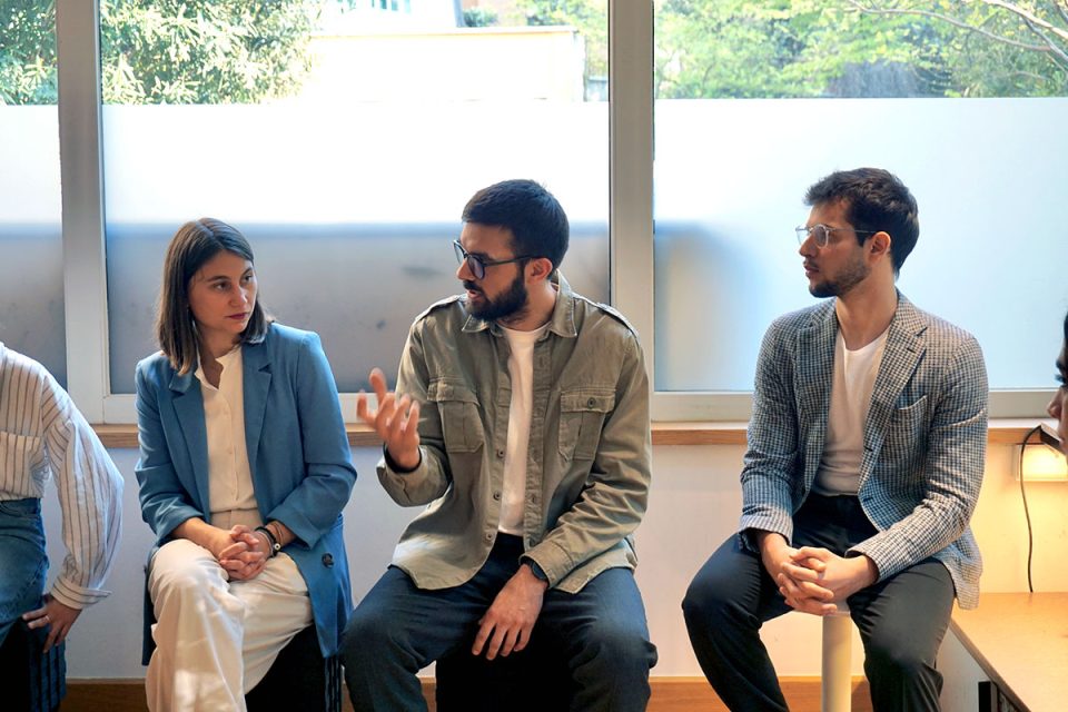 Presentazione del progetto Dalla Moda al Design nello store Humana, con esposizione dei materiali riciclati.