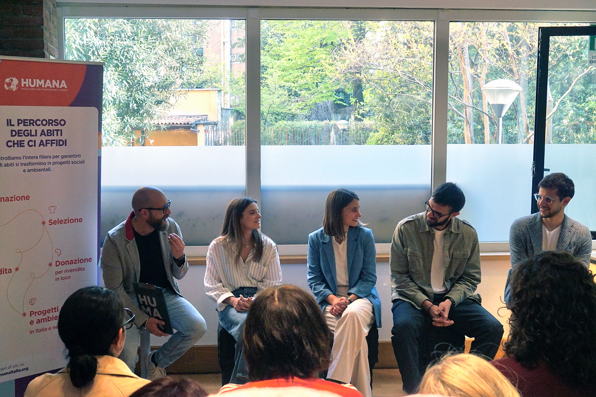 Presentazione del progetto Dalla Moda al Design nello store Humana, con esposizione di materiali e tessuti riciclati.