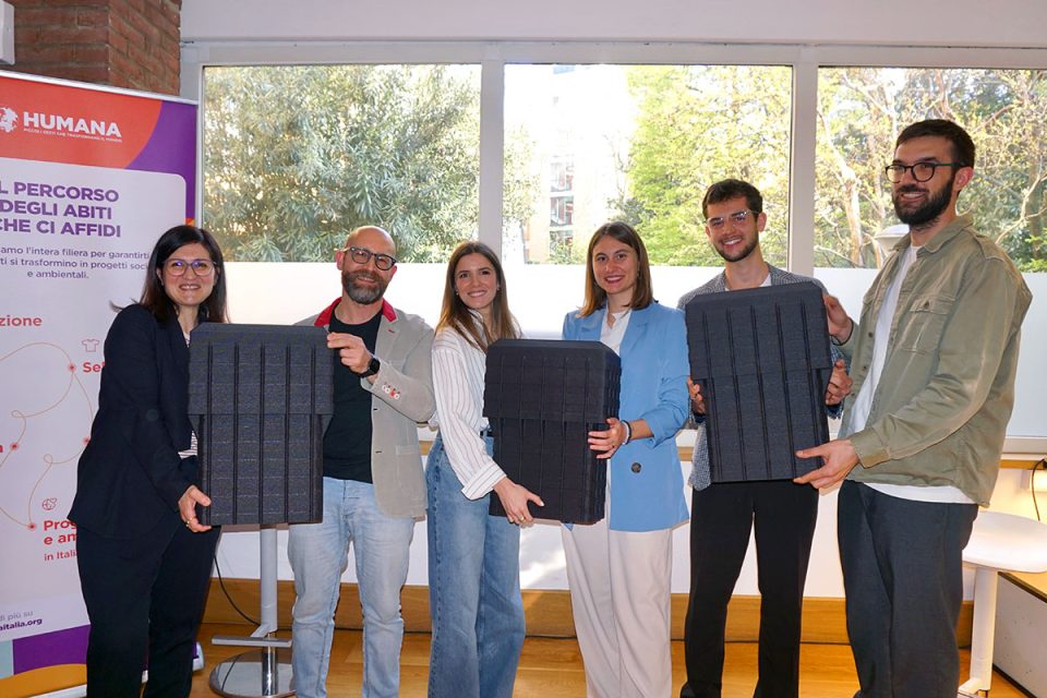 Presentazione del progetto Dalla Moda al Design nello store Humana, con esposizione dei materiali riciclati.