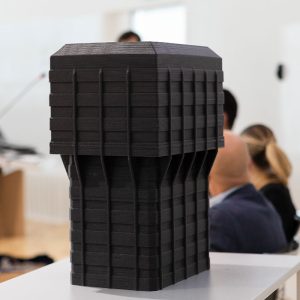 Velaskello realizzato con PLA riciclato e fibre tessili presentato a SDA Bocconi.